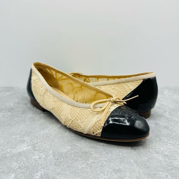 CHANEL Lace Patent Cap Toe CC Ballerina Flats Beige Black Size 37 - Picture 1 of 10
